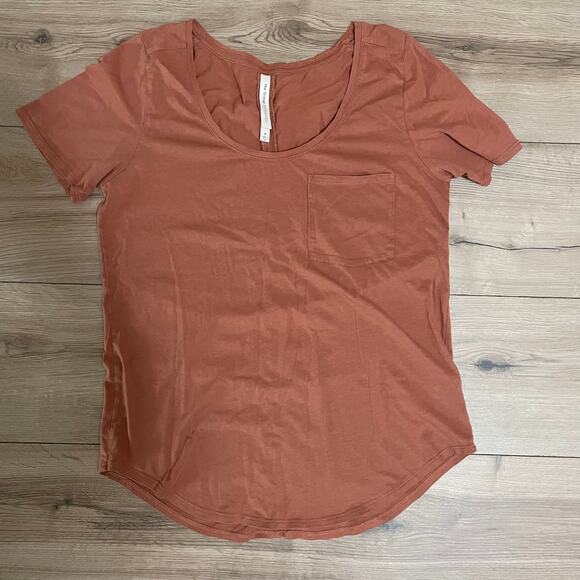 The Group by Babaton Aritzia Womens Shirt Small Coral Scoop Neck Pocket - Picture 1 of 6